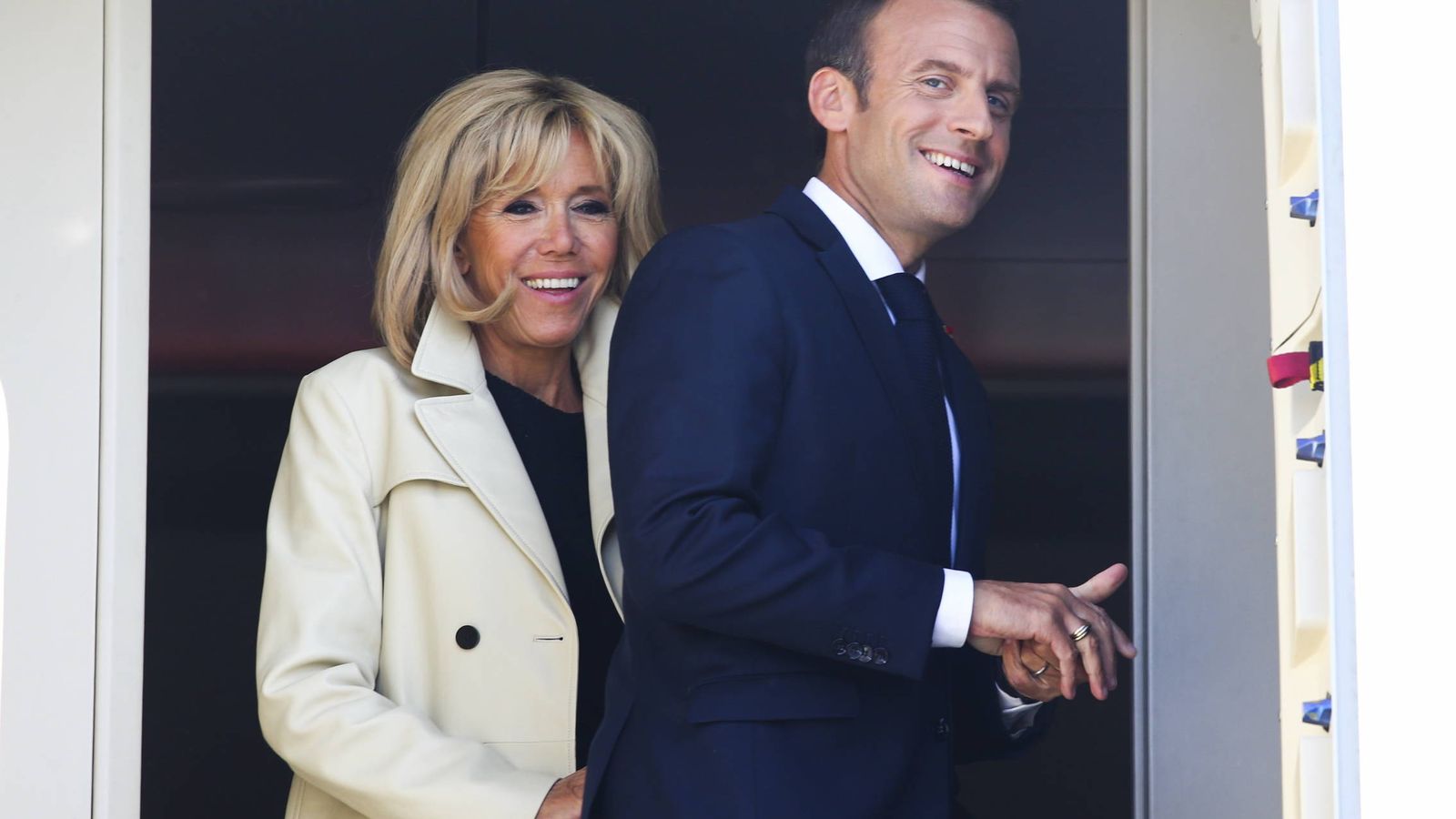 Foto:  Emmanuel y Brigitte Macron, en San Petesburgo, en mayo. (Gtres)