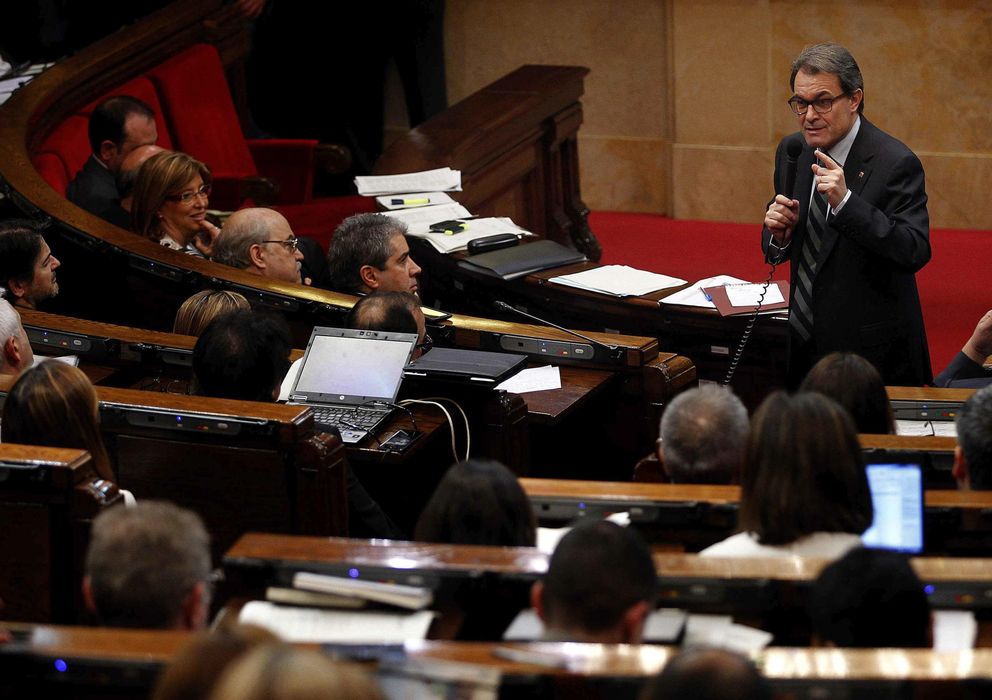 Foto: Artur Mas durante una sesión de control en el Parlament (Efe)