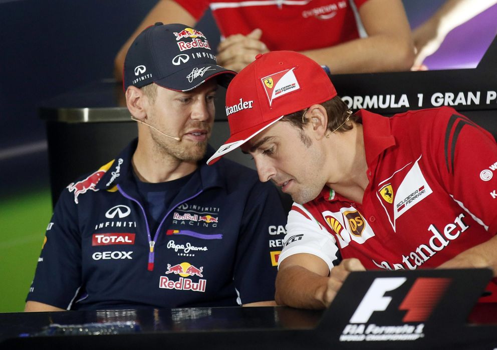 Foto: Fernando Alonso y Sebastian Vettel durante la rueda de prensa de este jueves en Montmeló. (Reuters)