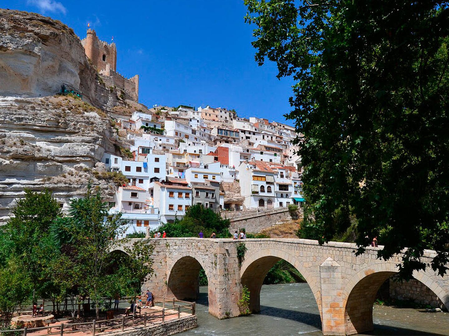 Descubre las 50 Capitales del Turismo Rural de España 2022 (Alcalá de Júcar en Albacete - Pixabay)