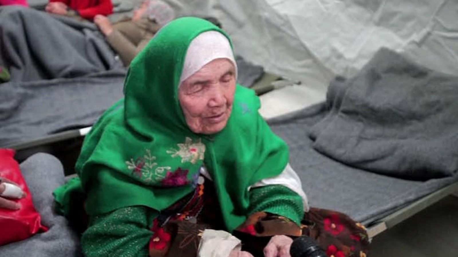 Foto: La refugiada de 105 años, Bibihal Uzbeki (captura de YouTube)