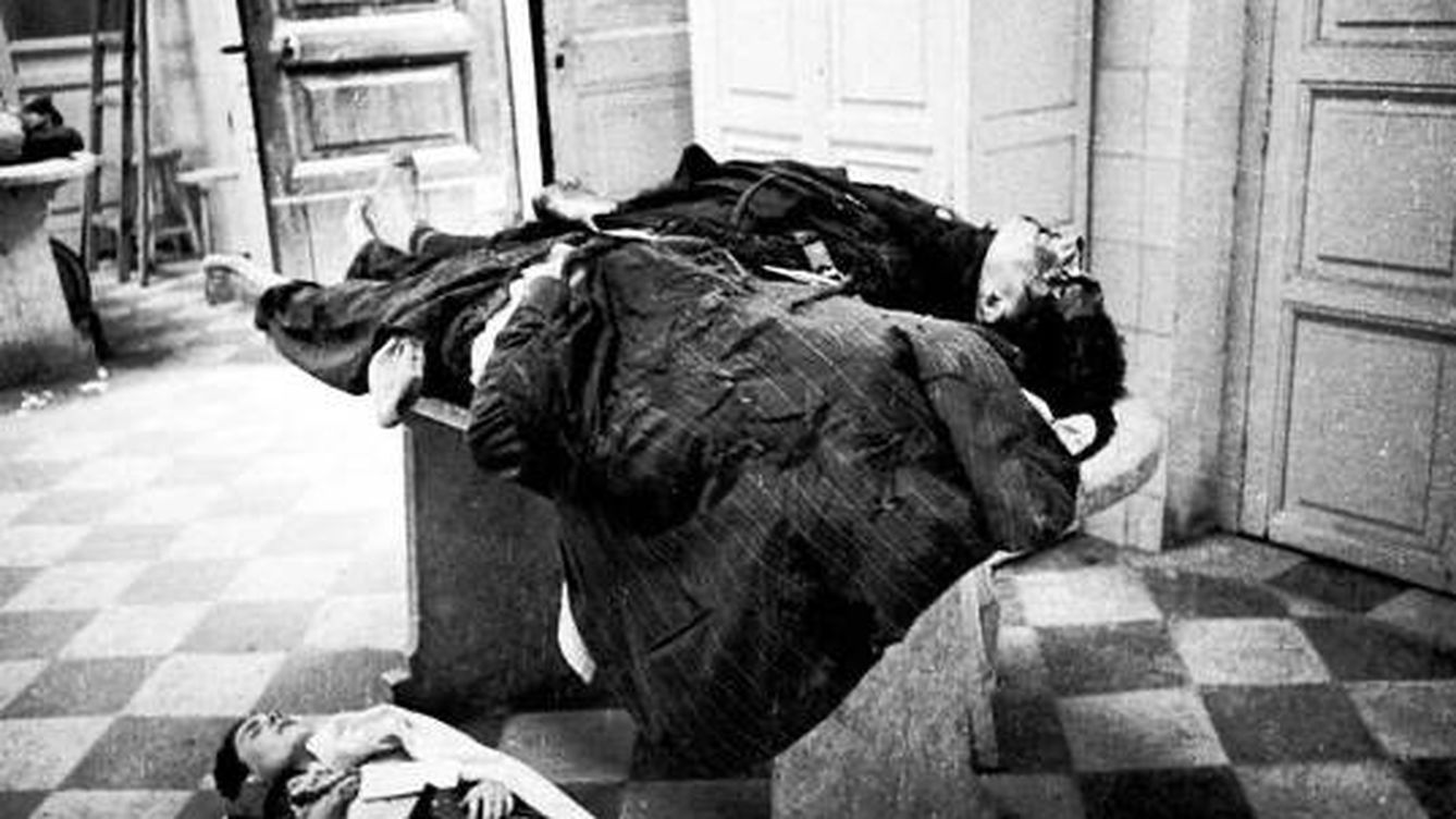 Foto: Tres cadáveres de los paseos de Madrid en 1936.