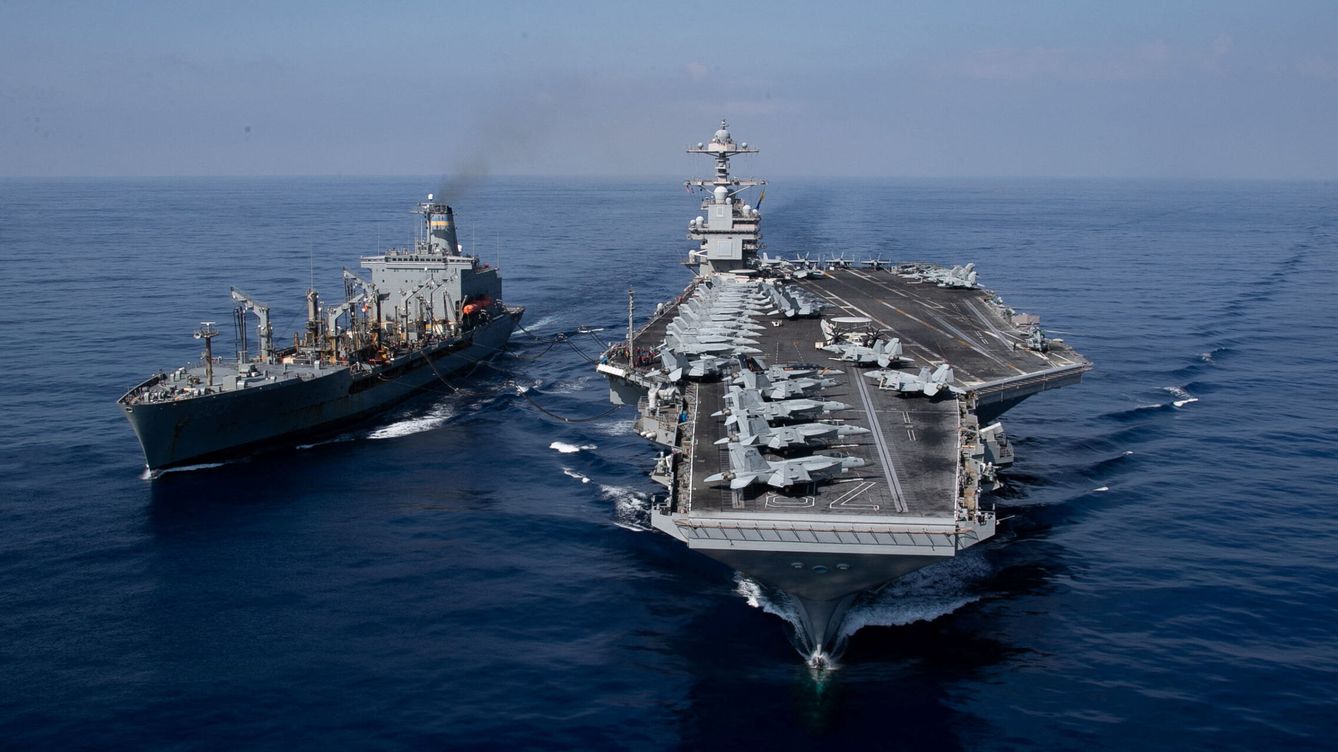 Foto: El portaaviones más grande del mundo, el USS Gerald Ford (derecha). (Reuters)