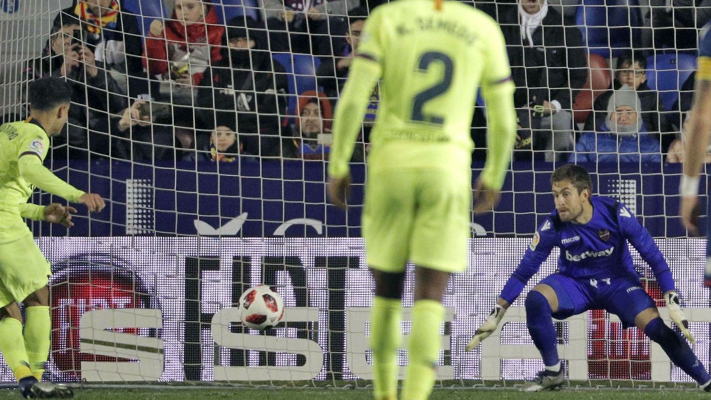 Coutinho marcó el penalti provocado por Denis Suárez. (EFE)