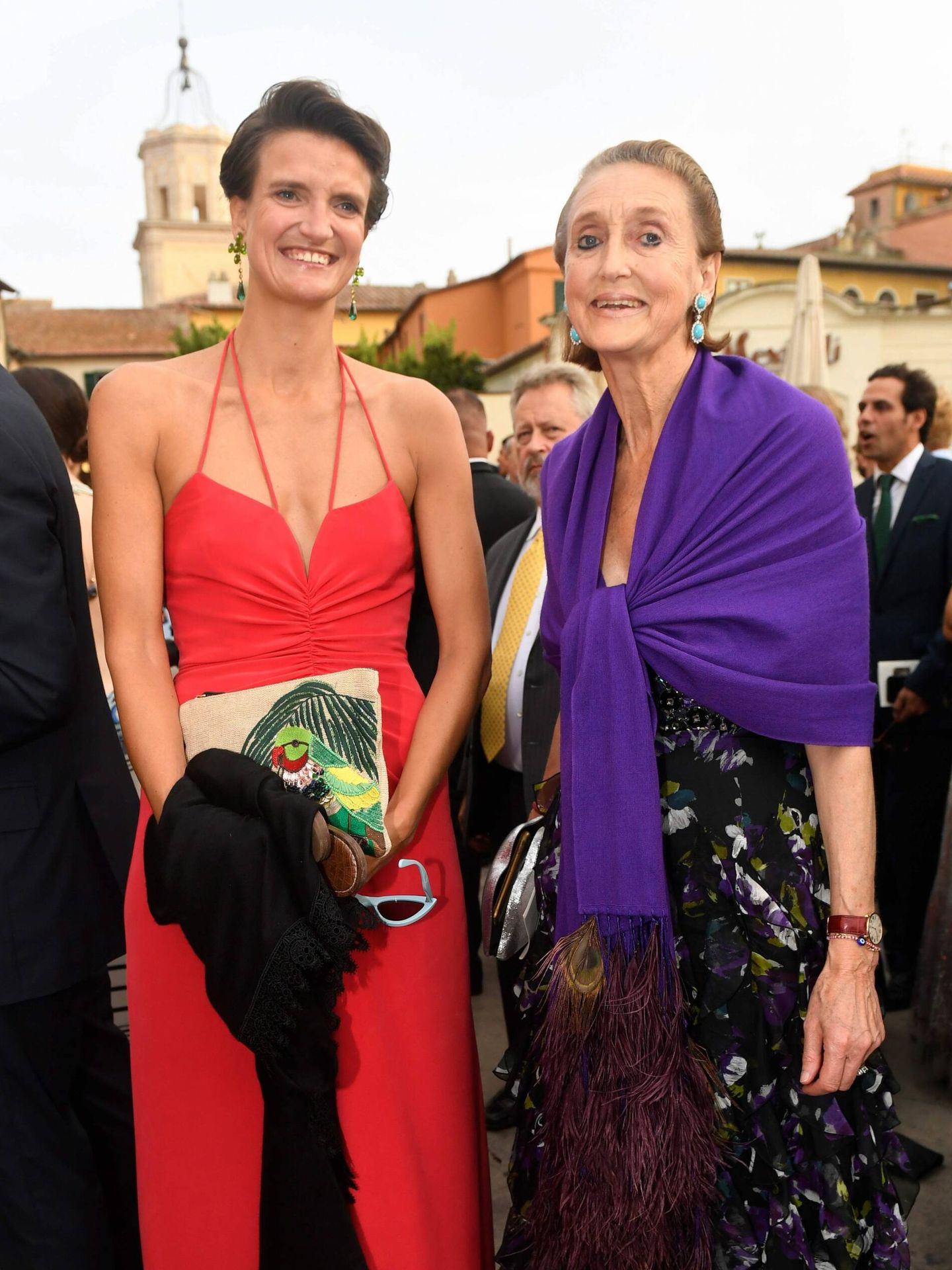 Margherita de Arco-Zinneberg con su madre, Maria Beatrice, en la boda de Astrid de Liechtenstein el pasado septiembre. (Cordon Press/Frank Rollitz)