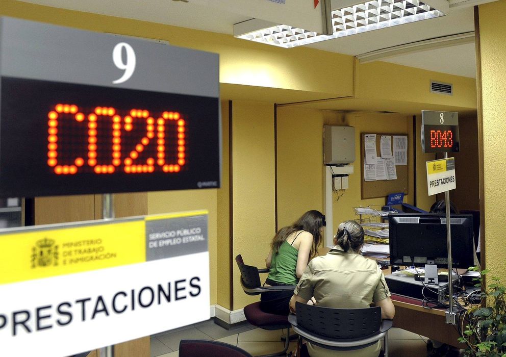 Foto: Interior de una oficina de empleo de Valladolid. (EFE)