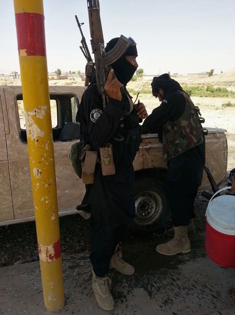 Combatientes del Estado Islámico en Khazer (Irak). (Reuters)