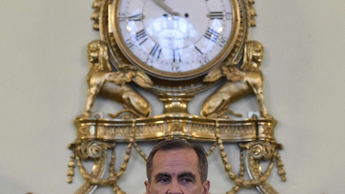 Carney retrasa el reloj de la subida de tipos tras la menor inflación británica en 15 años