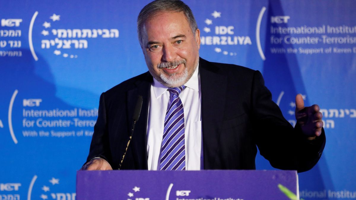 El ministro de Defensa israelí llama a boicotear los negocios de los árabe-israelíes