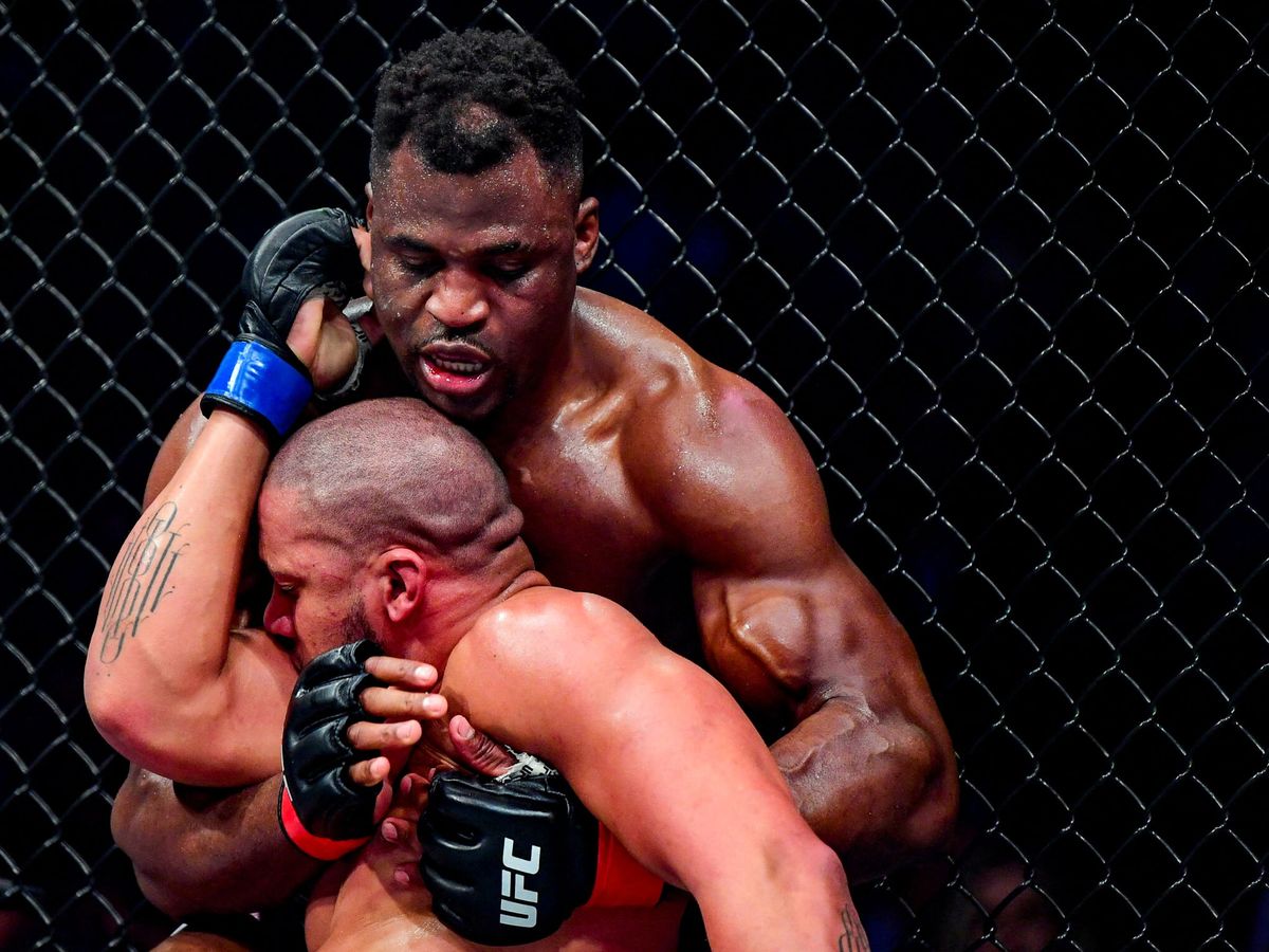 Foto: Francis Ngannou contra Ciryl Gane en UFC 270 (USA TODAY Sports).