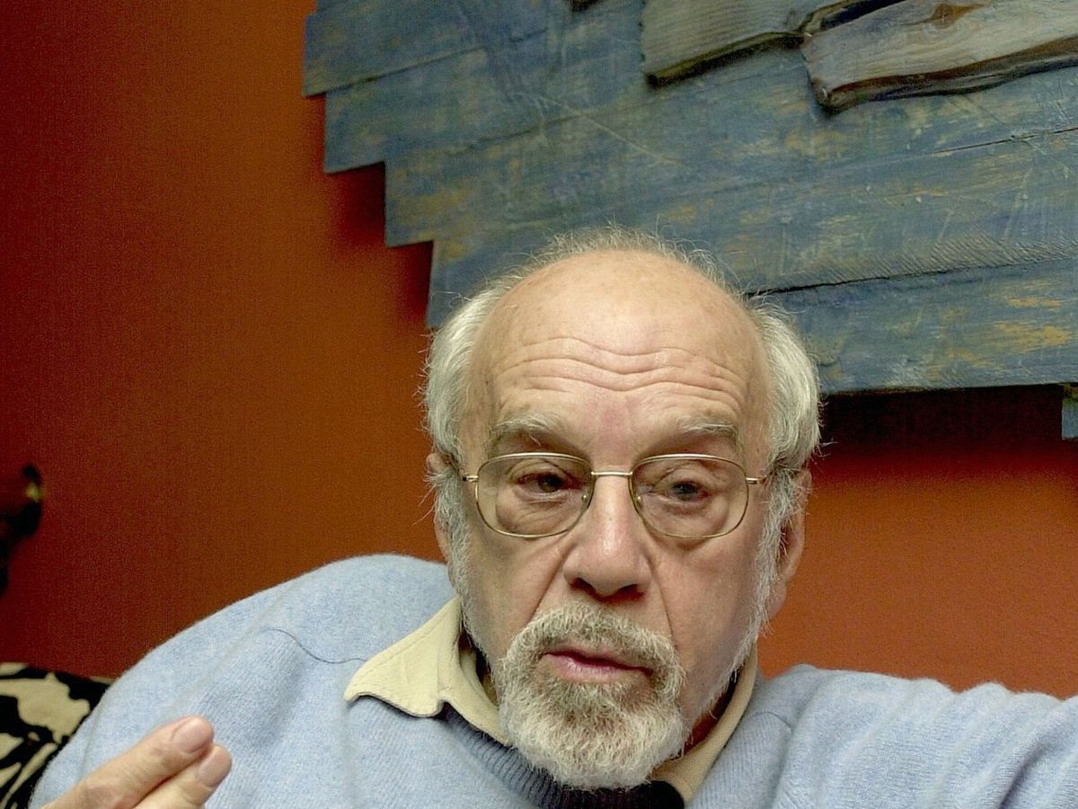 Foto: El escritor Antonio Ferres en 2002. (EFE/Gustavo Cuevas)