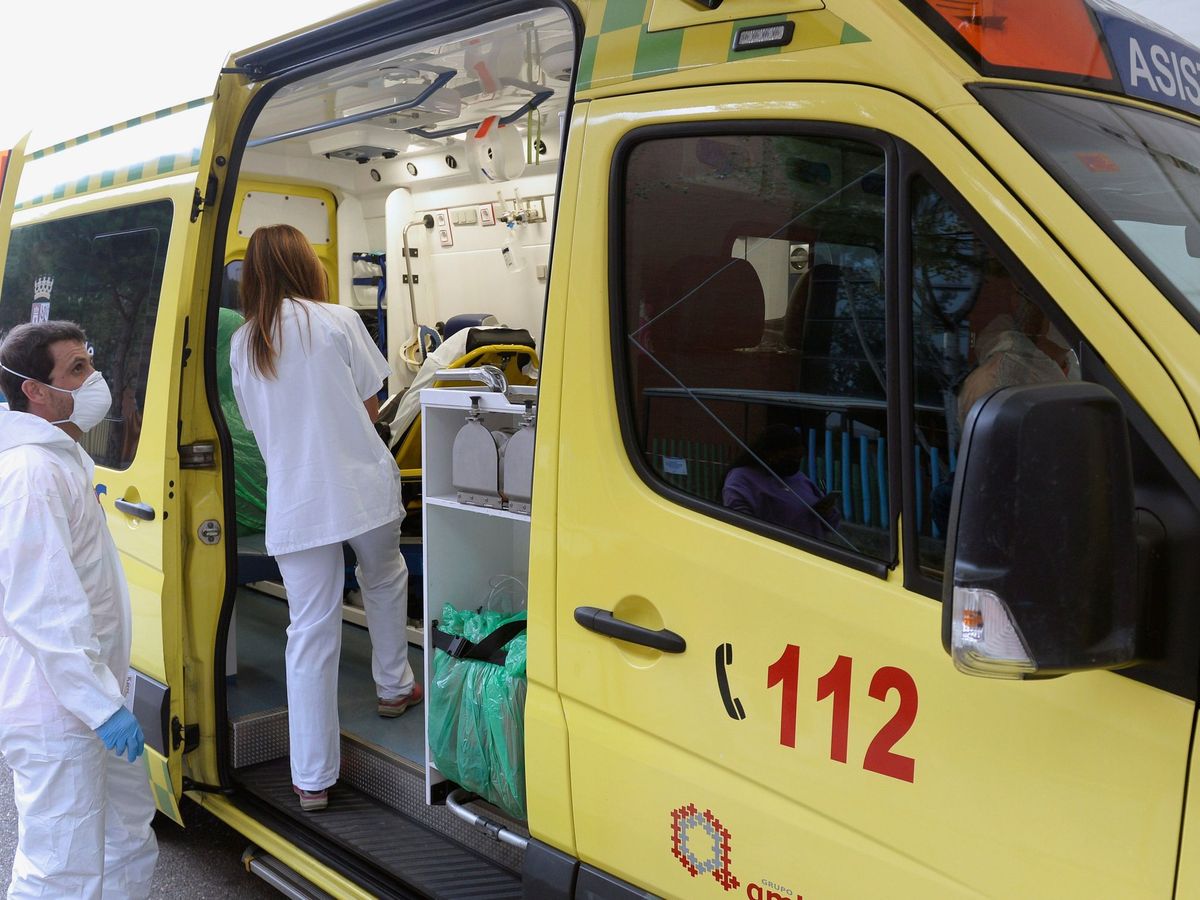 Foto: Una ambulancia en una imagen de archivo. (EFE/Nacho Gallego)