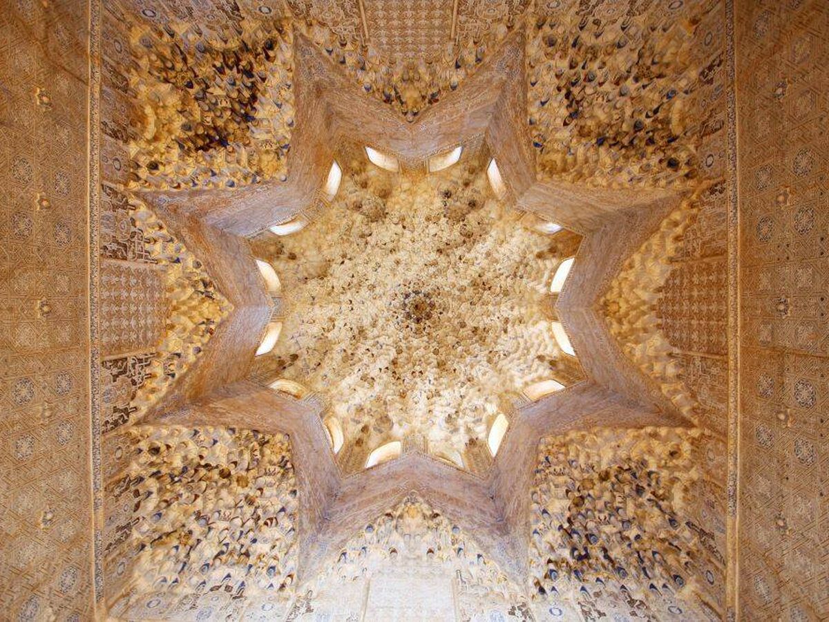 Foto: Imagen de archivo de un techo de la Alhambra. (iStocks)