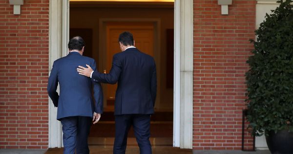 Foto: Pedro Sánchez (d), junto a Mariano Rajoy, el pasado 7 de septiembre entrando juntos en La Moncloa. (Reuters)