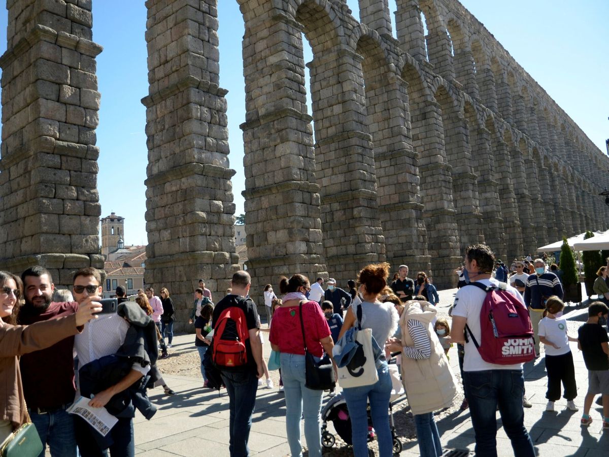 Foto: Turistas en Segovia. (EFE)