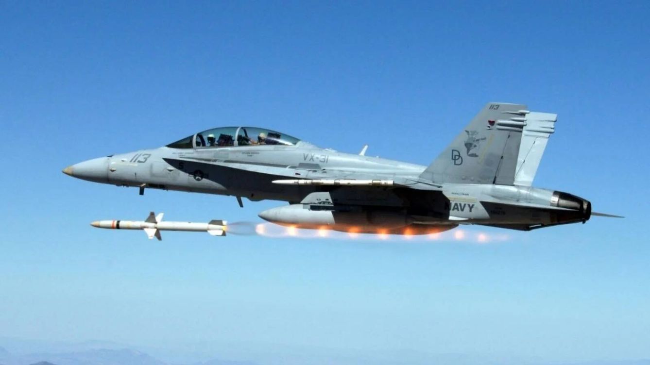 Foto: Lanzamiento de un AGM-88 HARM desde un F-18 norteamericano. (US Navy)