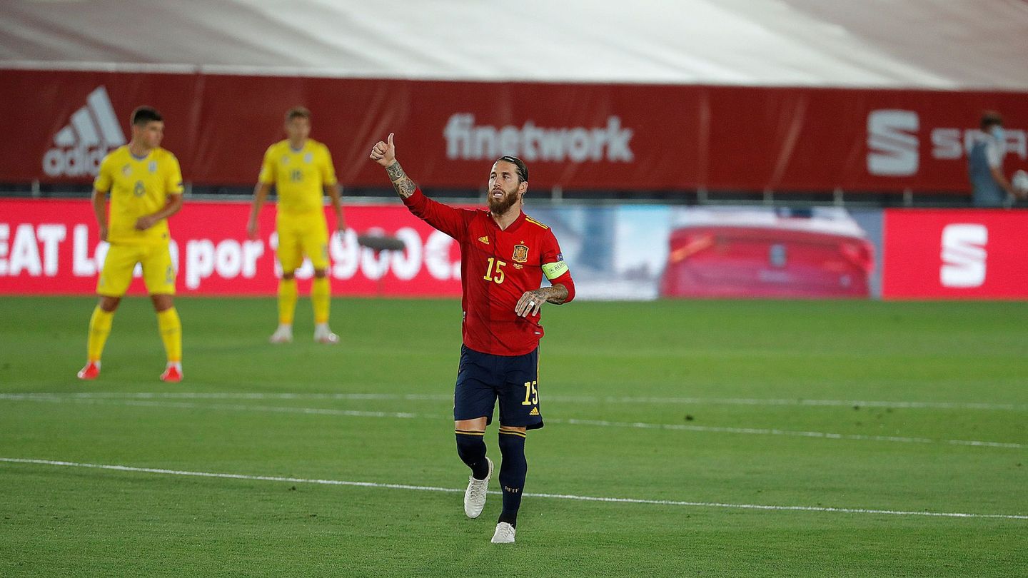 Sergio Ramos celebra el primer gol ante Ucrania en el partido disputado en septiembre. (Reuters)