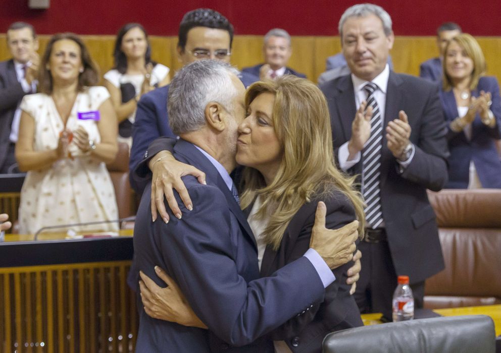 Foto: Susana Díaz abraza a José Antonio Griñán. (Efe)