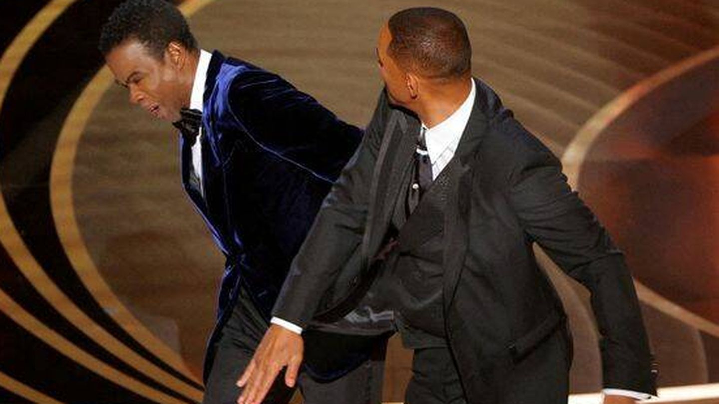 La famosa bofetada de Will Smith a Chris Rock en los Oscar. (Reuters/Brian Snyder)