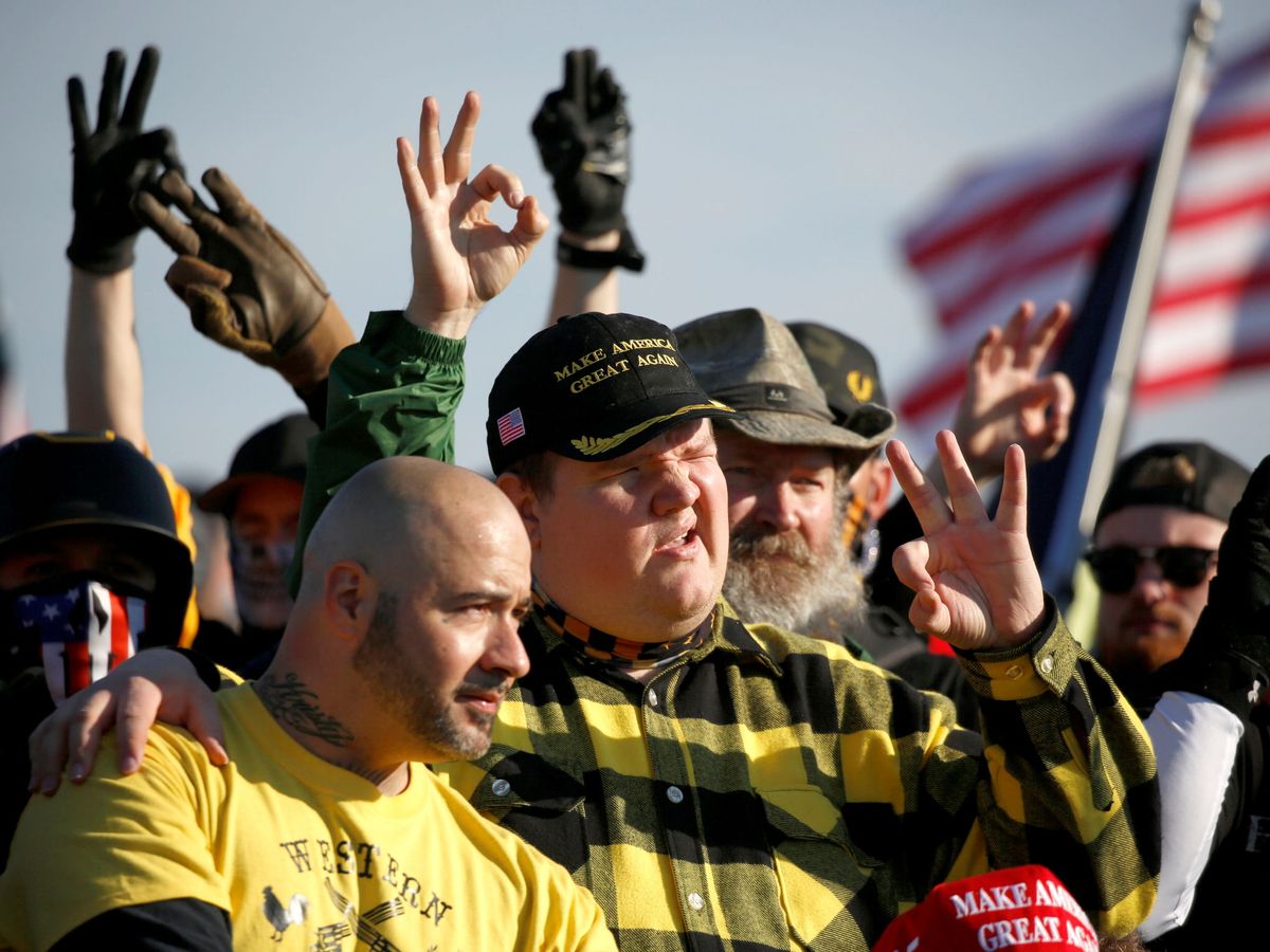 Foto: Manifestantes de Proud Boys en apoyo de Trump, la semana pasada en Washington. (Reuters)