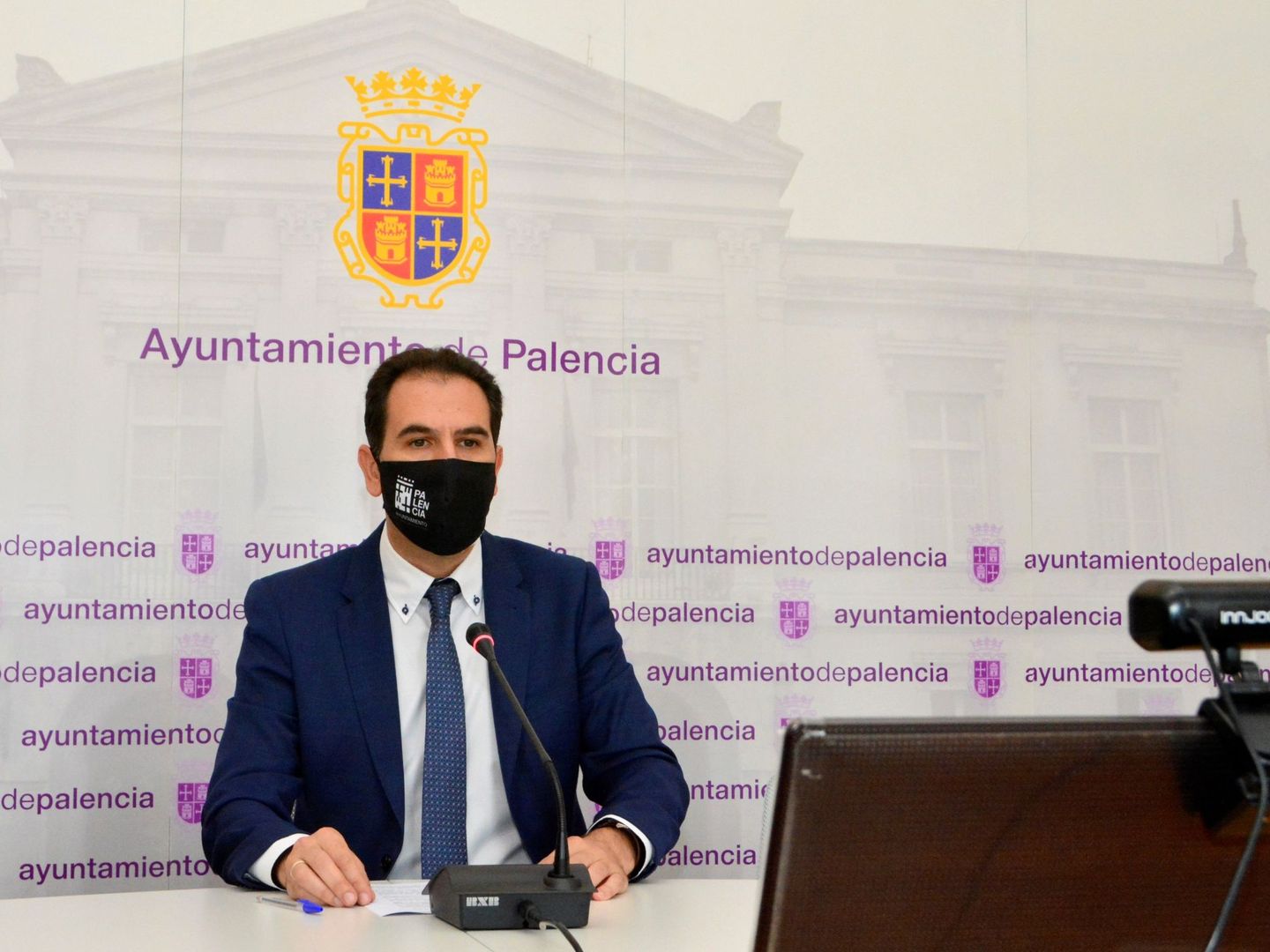 El alcalde de Palencia comparece para anunciar las nuevas medidas de seguridad. (EFE)