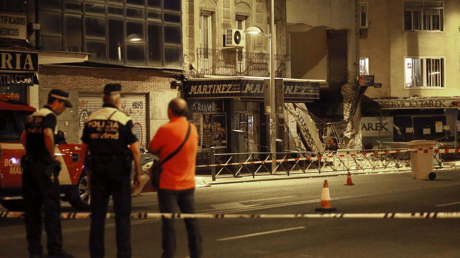 Foto: La Policía Municipal acordona la zona junto al número 1 de la calle Amalia. (EFE)