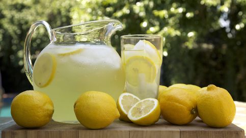 El agua con limón ayuda a perder peso, es antiinflamatoria y mejora la memoria