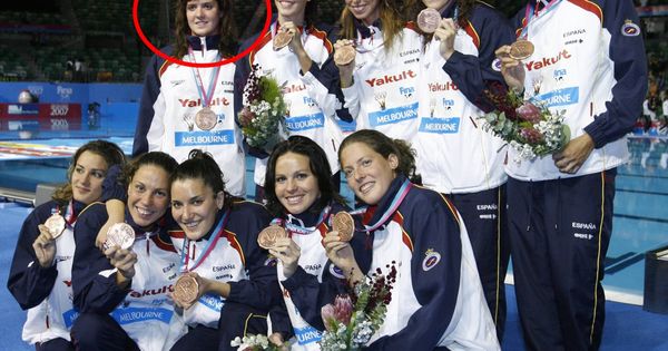 Foto: El equipo de natación sincronizada, bronce en el Mundial de Melbourne 2007. Tina Fuentes es la primera por la izquierda en la fila superior. (Reuters)