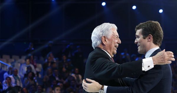 Foto: Pablo Casado y Mario Vargas Llosa. (EFE)
