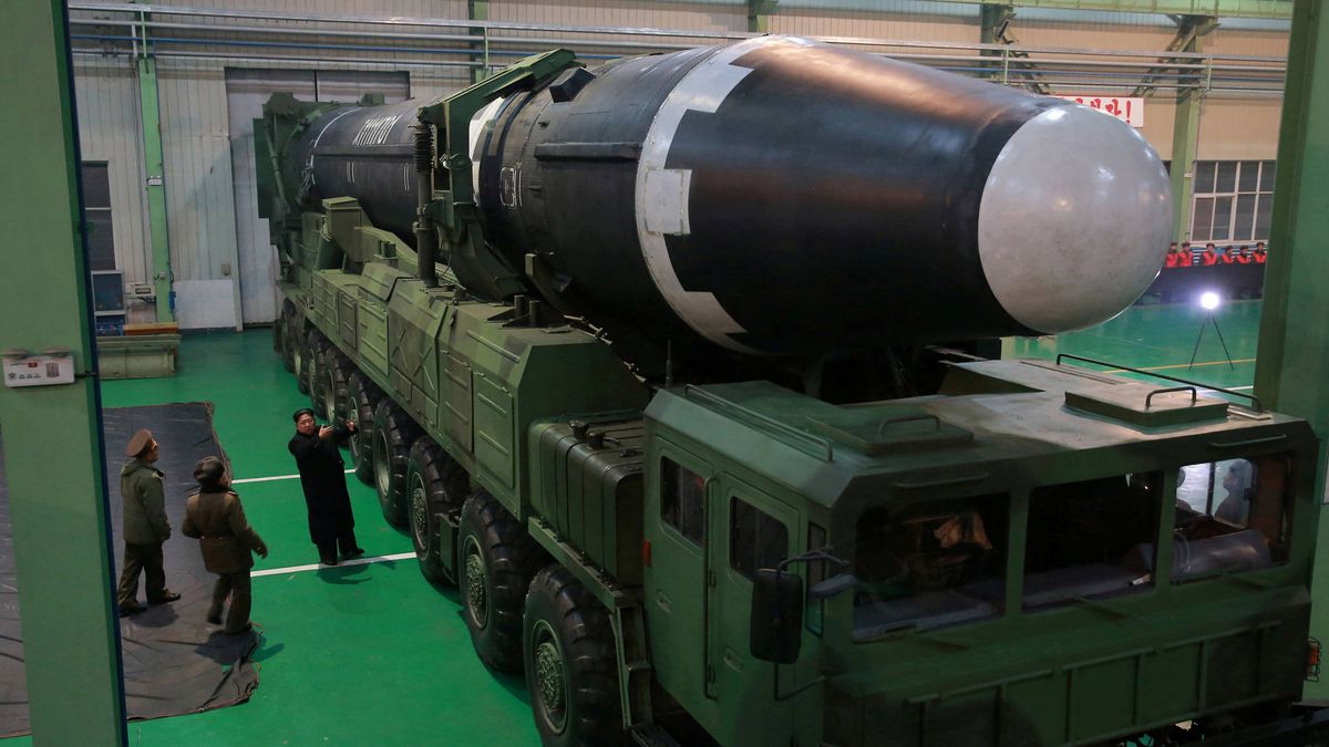 Tres detalles clave que revelan las fotografías del nuevo misil de Corea del Norte