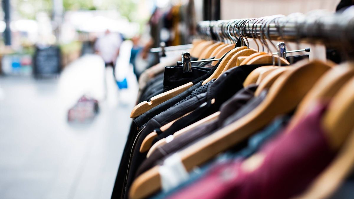 "Cuando tenga este vestido seré más feliz": un psicólogo explica por qué comprar ropa no aumenta nuestro bienestar