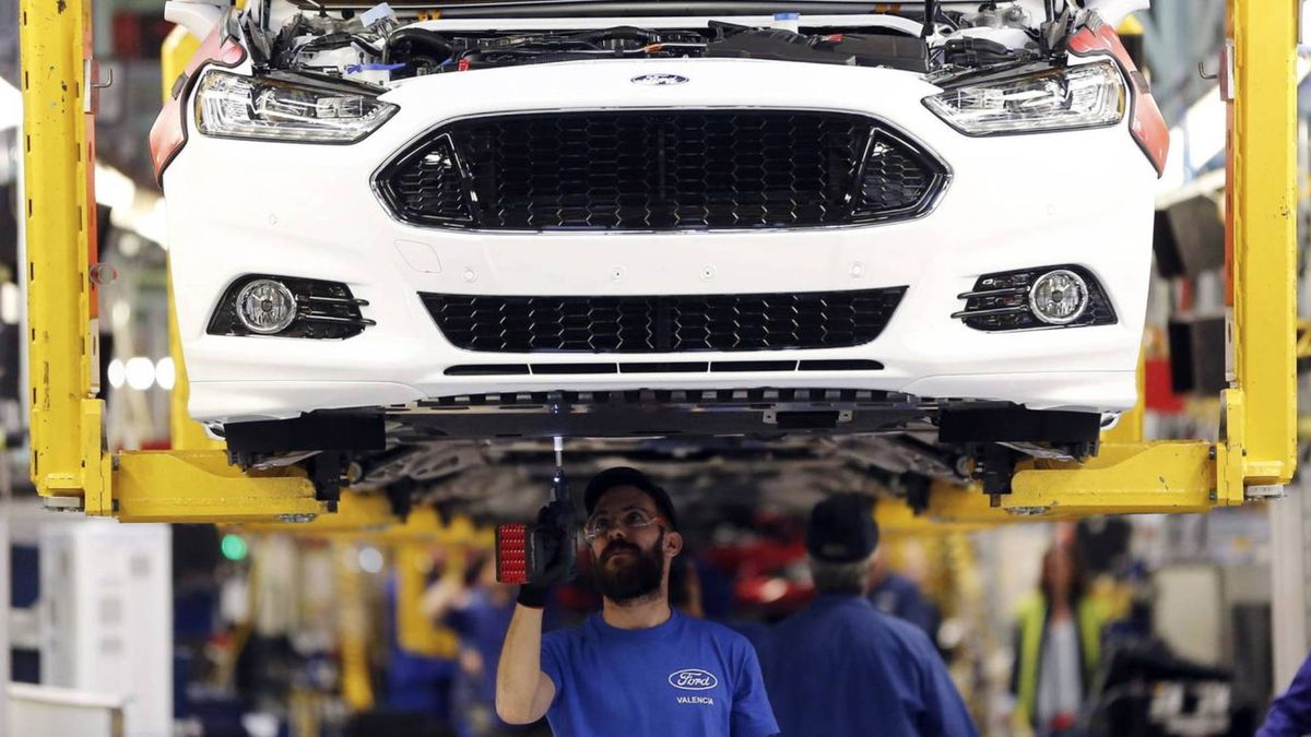 Cara y cruz en Ford Almussafes: nueva planta de baterías pero hachazo en producción