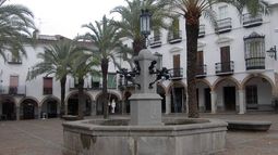 El pueblo blanco de Badajoz que no tiene nada que envidiar a los de Andalucía: conocido como ‘Sevilla la chica’ y Conjunto Histórico-Artístico
