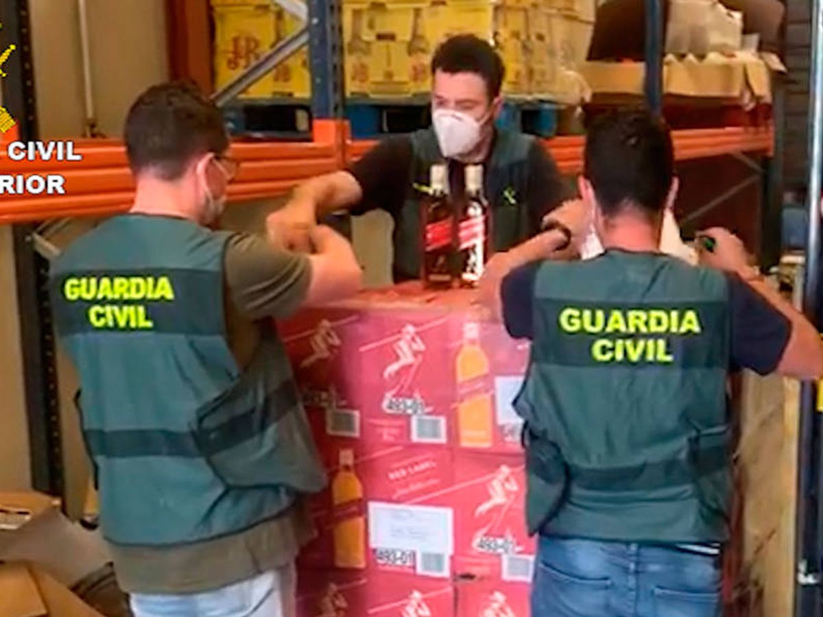Foto: Casi la totalidad de las 2.738 botellas de whisky estafadas pudieron ser encontradas (Foto: Guardia Civil)