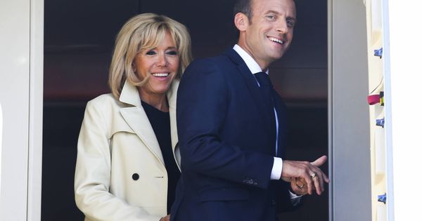 Foto:  Emmanuel y Brigitte Macron, en San Petesburgo, en mayo. (Gtres)