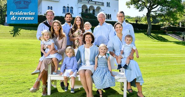 Foto: La familia real sueca al completo, en los jardines del castillo de Solliden. (Öland)