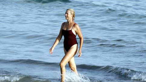 Sin Ana Duato no hay verano: espectacular en bañador a los 52 en un momento delicado