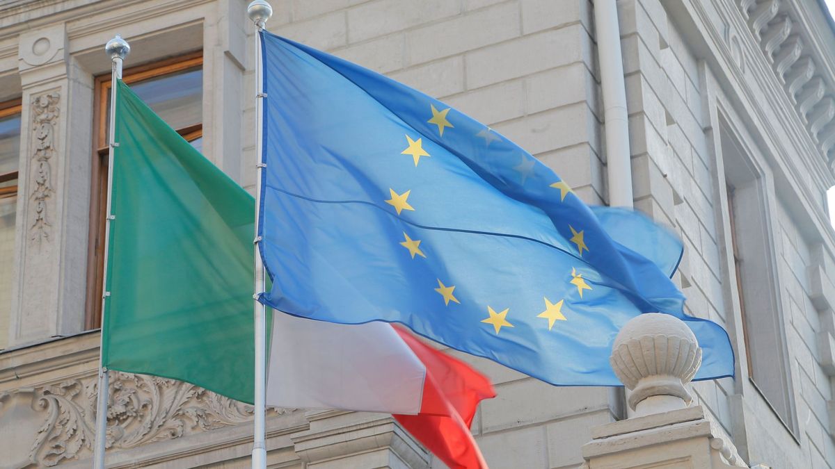 La prima italiana sube a 304 pb mientras su Gobierno pide una tregua a las agencias