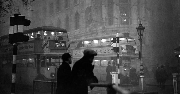 Foto: Fotografía de Londres por la noche tomada en noviembre de 1949. (Cordon Press)
