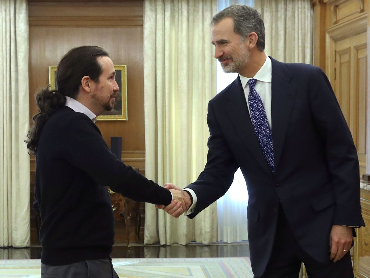 Foto: El rey Felipe VI recibe en audiencia al líder de Unidas Podemos, Pablo Iglesias (i), el pasado mes de diciembre. (EFE)