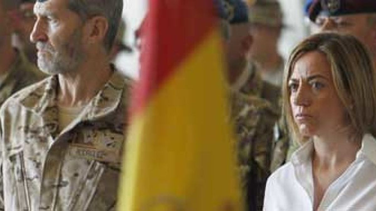 Chacón alenta a las tropas a seguir trabajando con el "mismo valor" en Afganistán