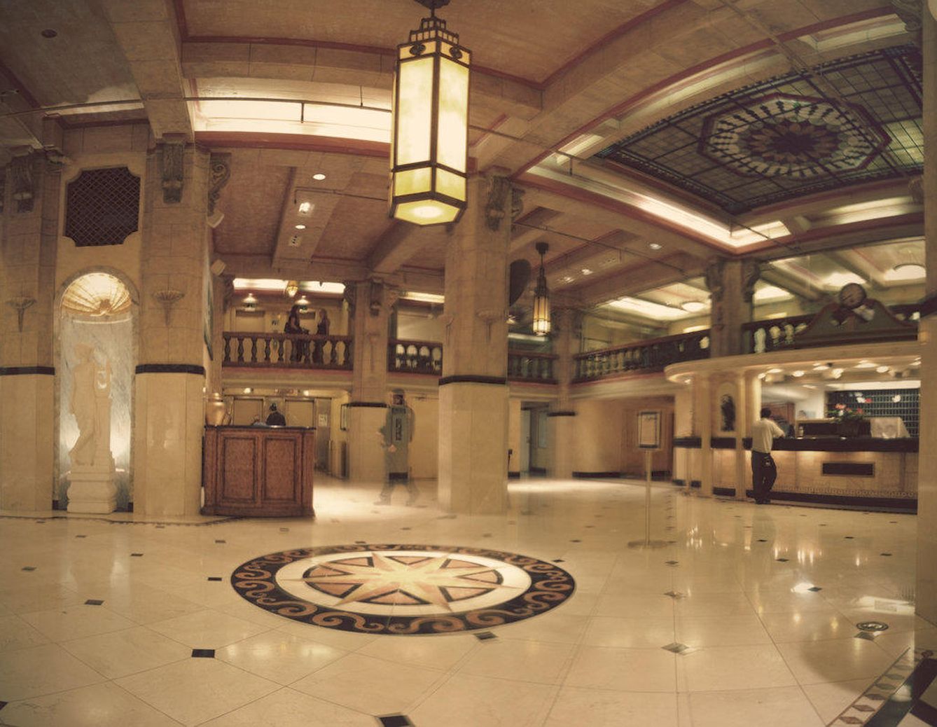 El 'lobby' del Hotel Cecil. (Alejandro Jofré/CC)