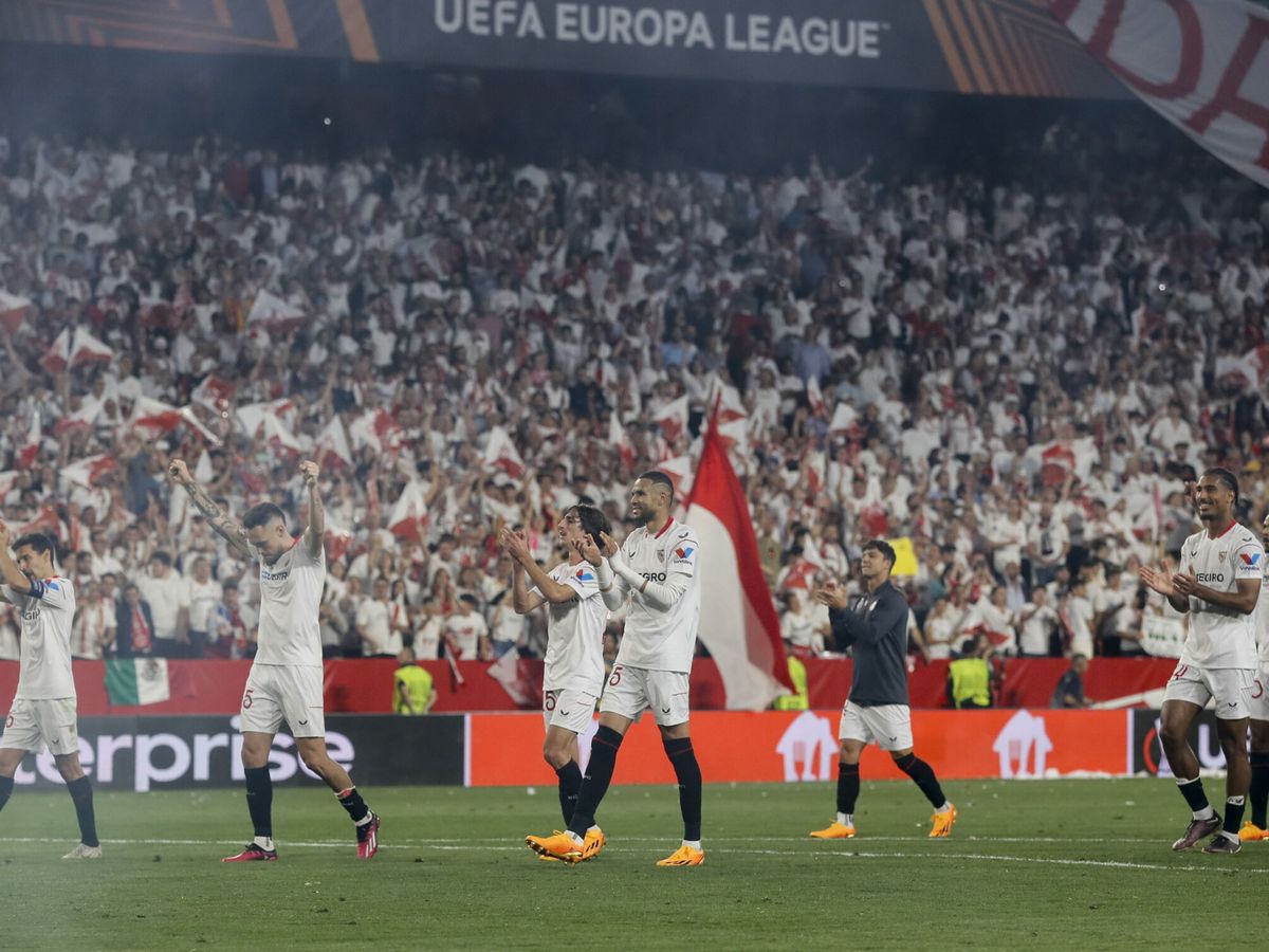 Foto: Los jugadores del Sevilla, celebrando el pase a semifinales. (EFE/Fernando Bizerra)