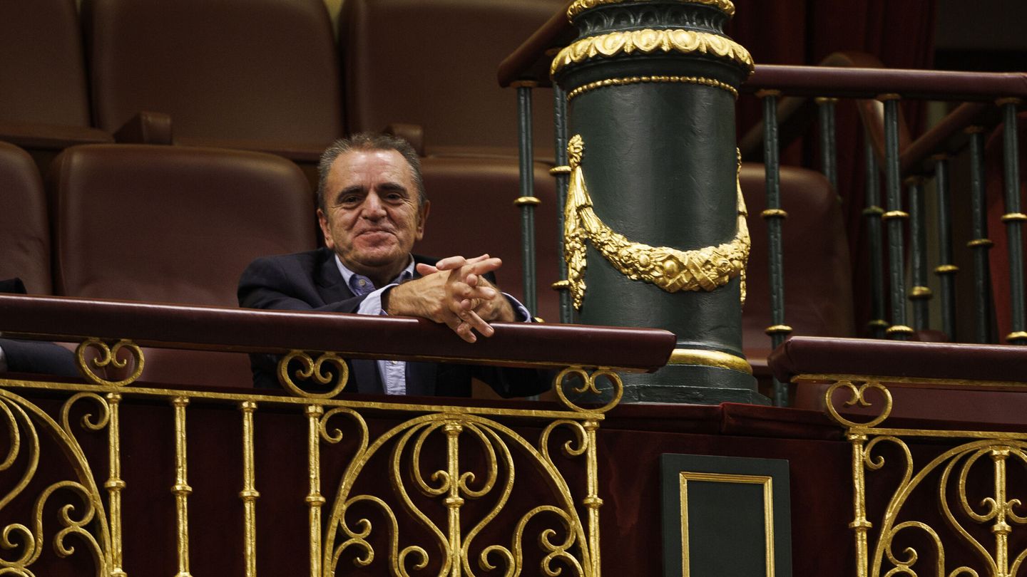 José Manuel Franco, en la tribuna de invitados del Congreso. (EFE/Sergio Pérez) 