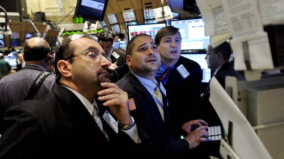 Adiós a los récords: Wall Street cierra en rojo tras el descenso en la compra de casas