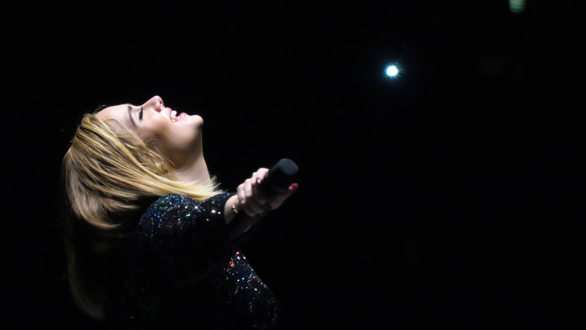Un murciélago aterroriza a Adele en pleno concierto en México
