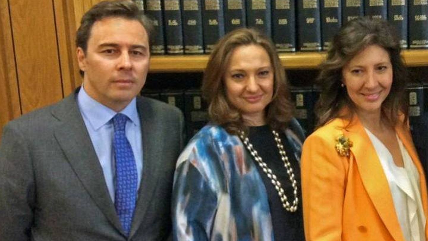Dimas Gimeno y sus primas, las hijas de Isidoro Álvarez, Marta y Cristina. (Fundación Ramón Areces)