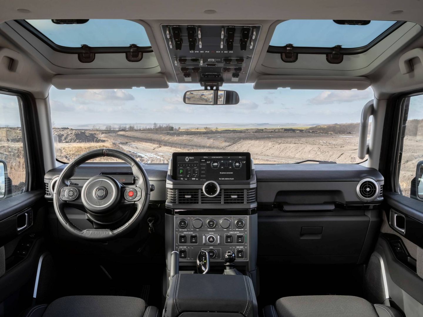 El clásico aspecto exterior de la carrocería contrasta con la avanzada tecnología del robusto interior.