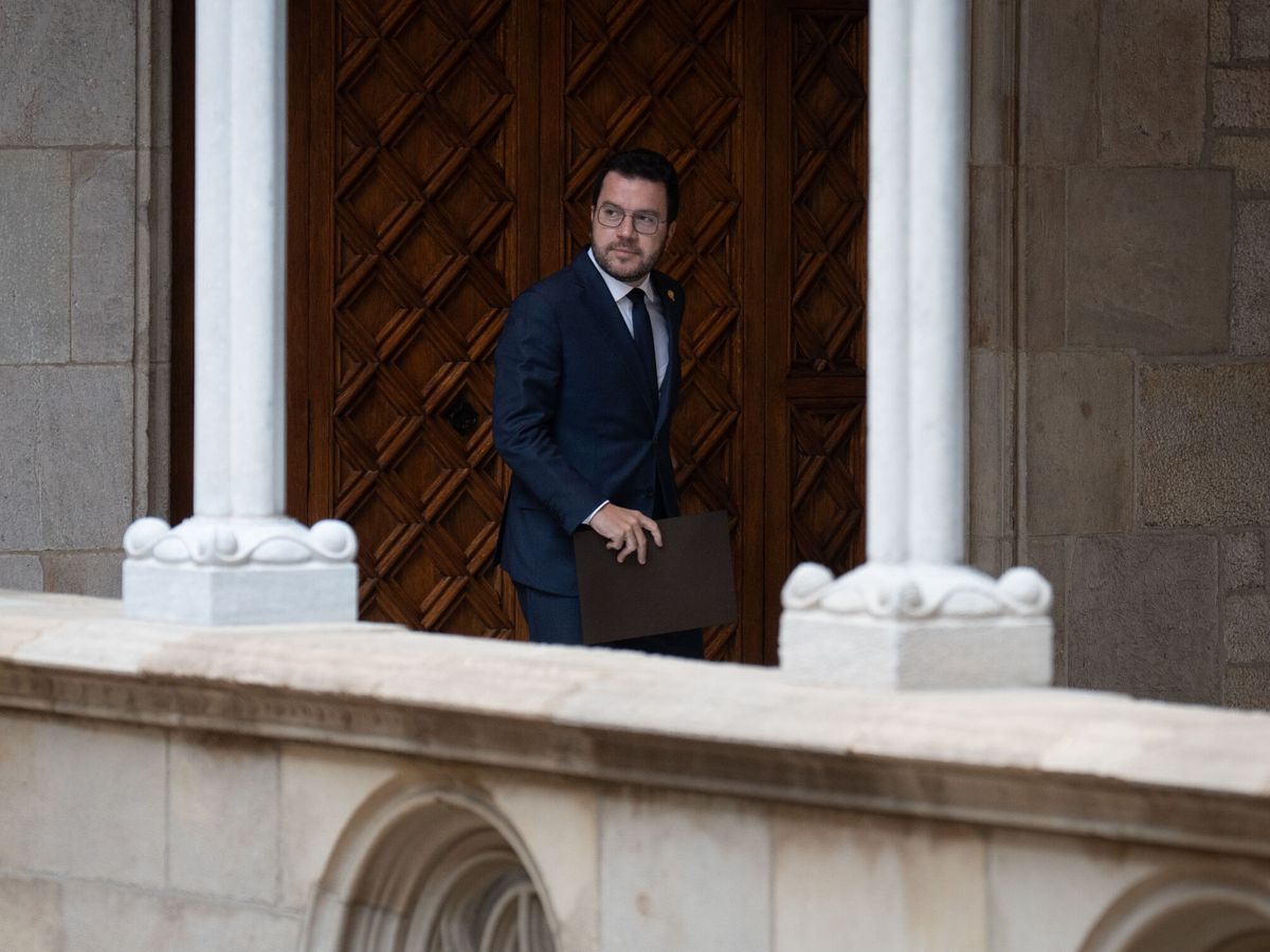 Foto: El presidente de la Generalitat, Pere Aragonès, momentos antes de su comparecencia este lunes en el Palau de la Generalitat. (Europa Press/David Zorrakino)