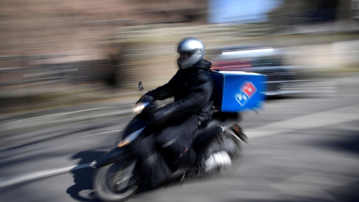 Escuchar un scooter en su calle pone nervioso al señor Van Landeghem (Reuters/Toby Melville)